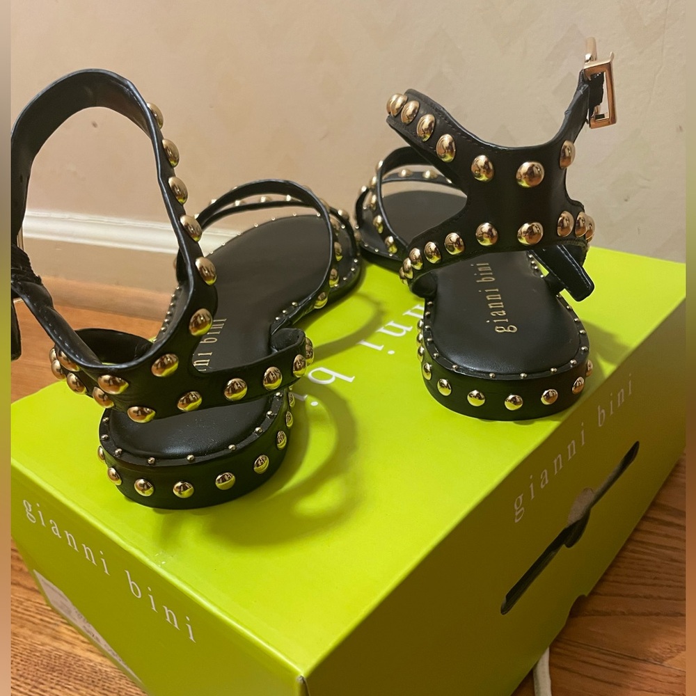 🆕♠️Gianni Bini Black and Gold Studded Sz9 Sandals🖤 - Picture 5 of 8